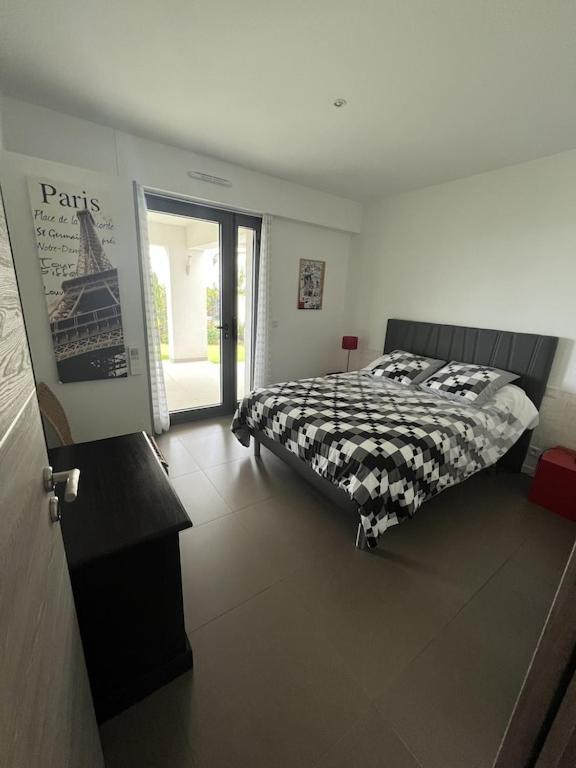 Rdc De Avec Piscine Holiday home